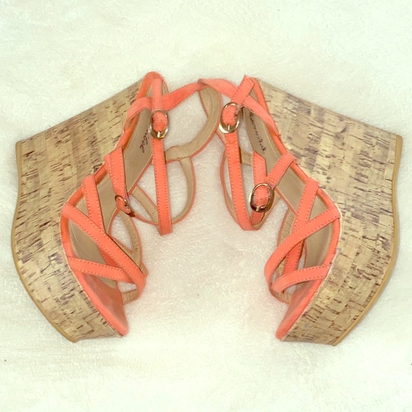 Shoes - Beautiful strapped wedges in coral colour. 🧡